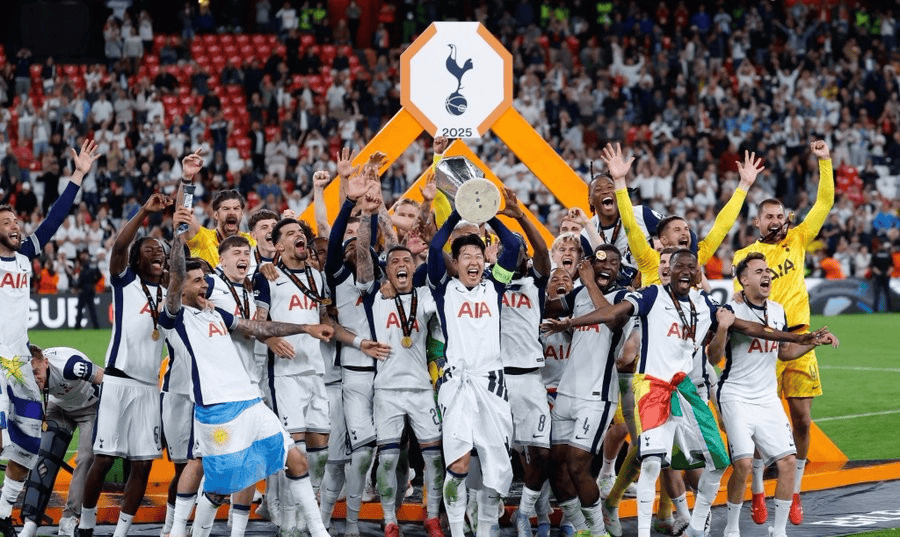 英雄联盟-包含纽卡斯尔训练开放日，集结日复出首秀引欢呼，欧联在即，阵容厚度经受考验的词条