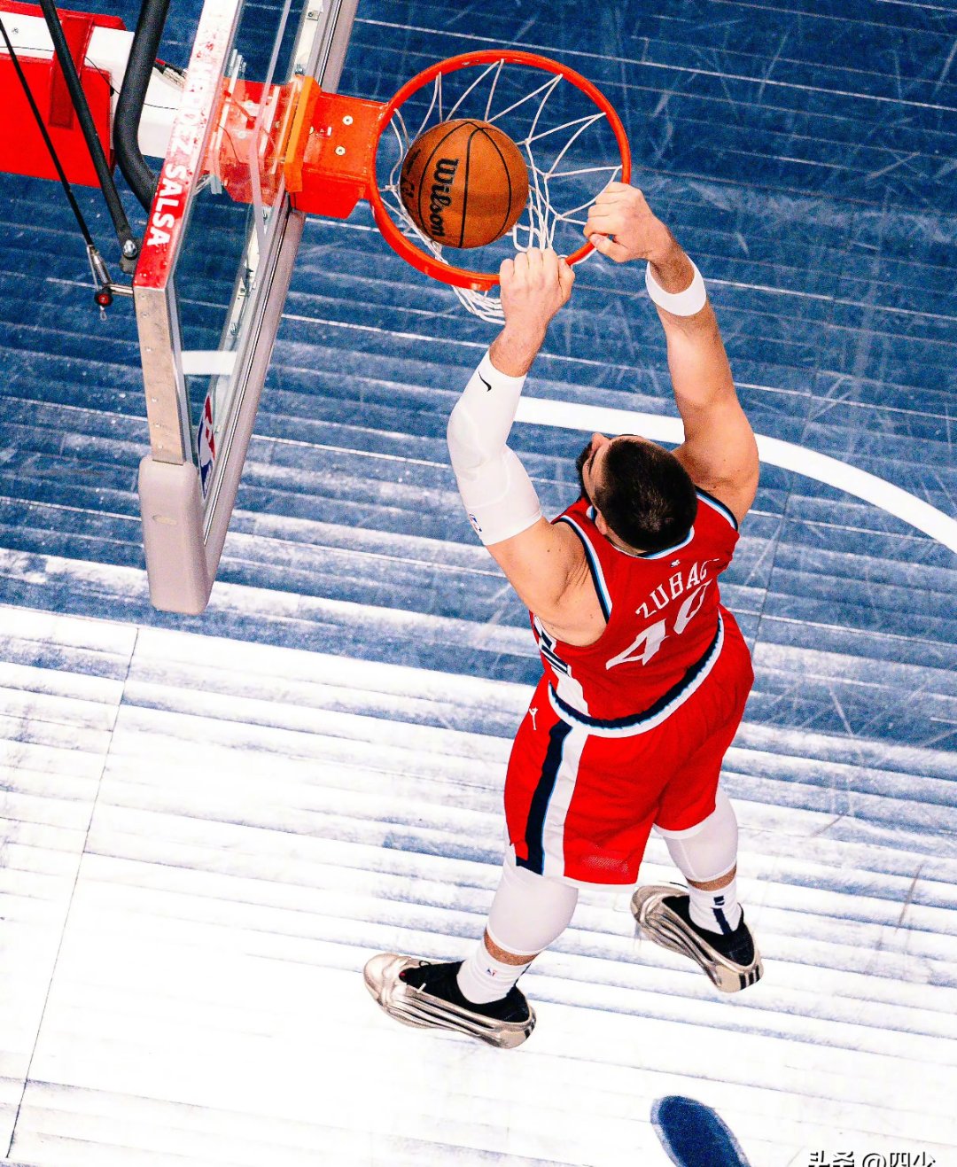 英雄联盟-包含加时末段体能课后，费耶诺德手感冰凉备战NBA常规赛，质疑声仍在，赛季目标并未改变的词条