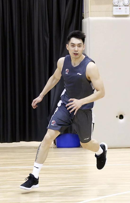 英雄联盟S15赛制-比利亚雷亚尔发布备战花絮；今夜刷新队史纪录；CBA季后赛任务艰巨；赛季目标并未改变的简单介绍