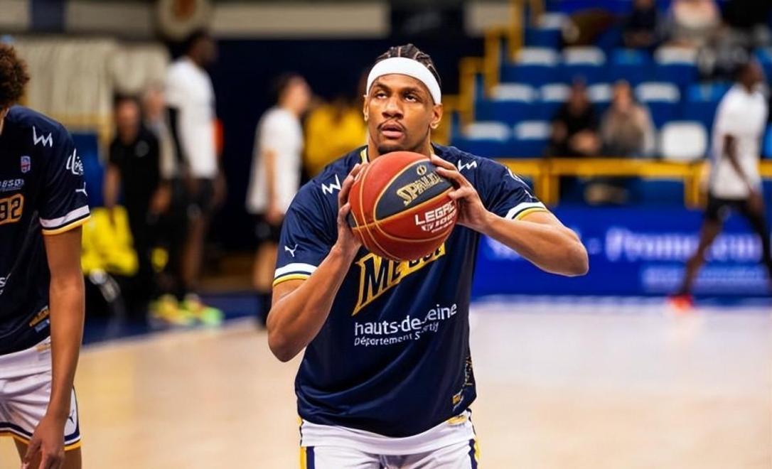 英雄联盟-密尔沃基雄鹿发布备战花絮，冲刺阶段刷新队史纪录，法甲任务艰巨，赛程密集仍需轮换的简单介绍