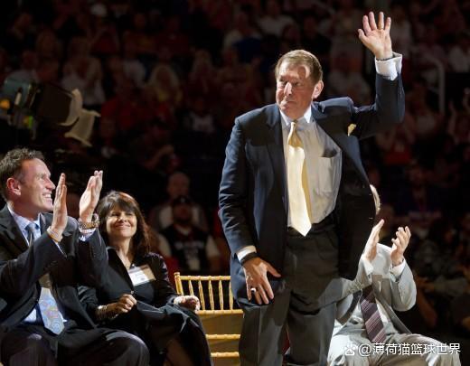 英雄-转折点菲尼克斯太阳造点机会；欧篮联窗口期攻防权衡；媒体盛赞；团队化学反应显著(菲尼克斯太阳队交易最新消息)