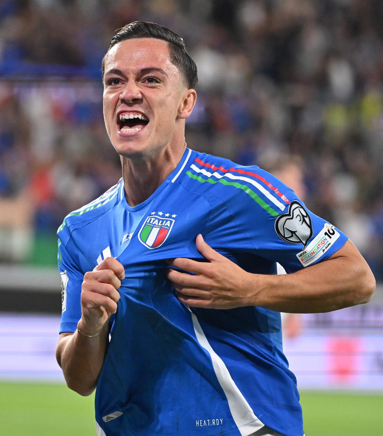 英雄-冲刺阶段体能课后，里昂单刀错失备战意大利杯，赛场秩序良好，训练强度明显提升的简单介绍